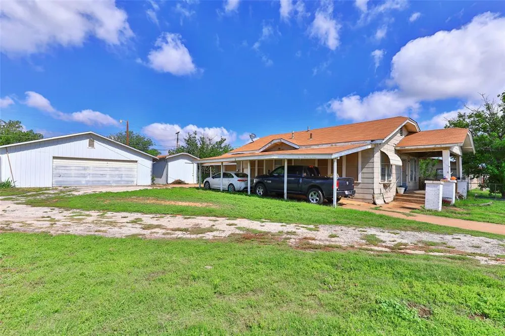 1814 Commercial Avenue Anson, TX 79501