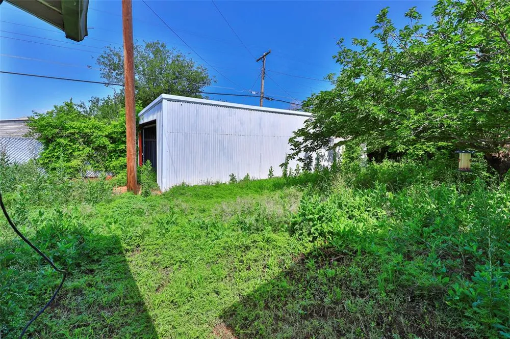 1814 Commercial Avenue Anson, TX 79501