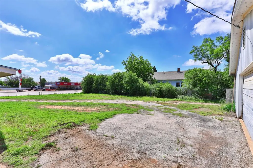 1814 Commercial Avenue Anson, TX 79501