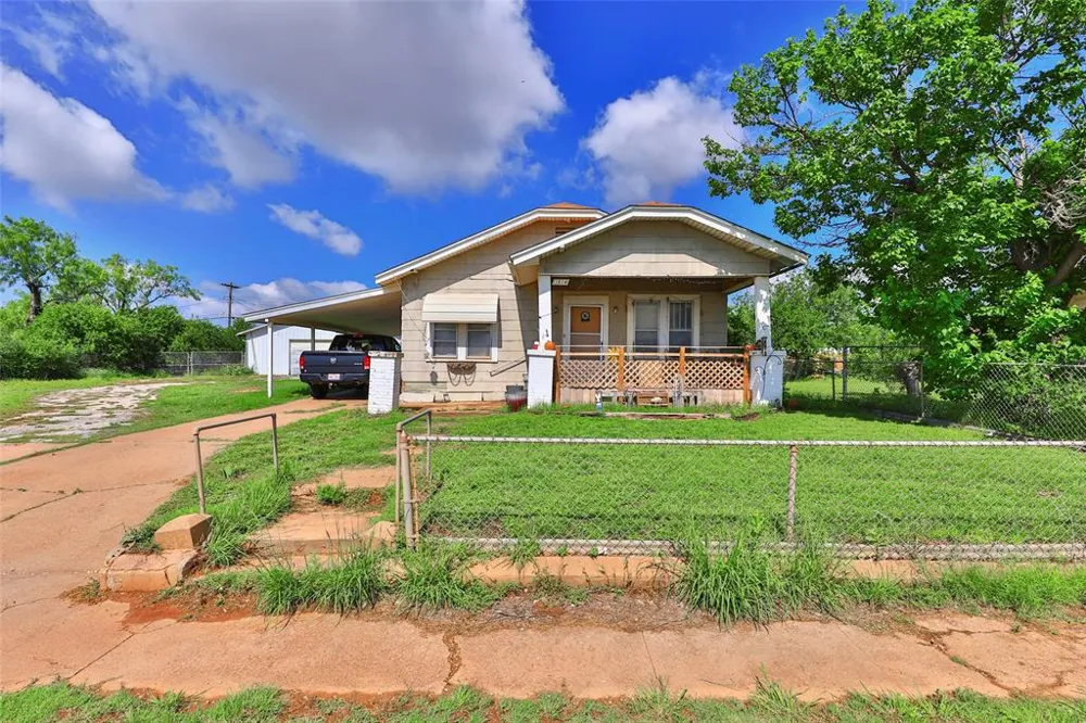1814 Commercial Avenue Anson, TX 79501