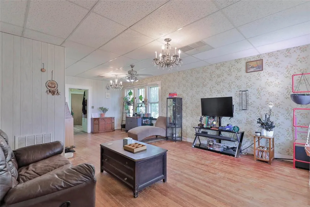 1814 Commercial Avenue Anson, TX 79501