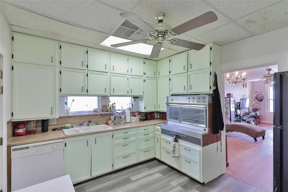 1814 Commercial Avenue Anson, TX 79501