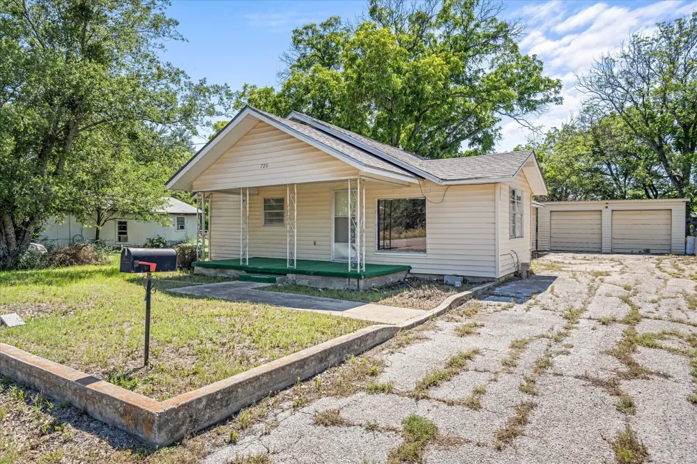 720 Seaman Street Eastland, TX 76448