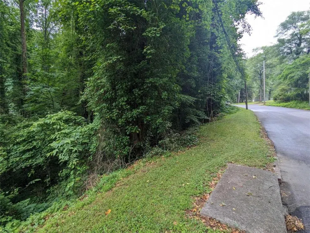 00 Dodson East Point, GA 30344