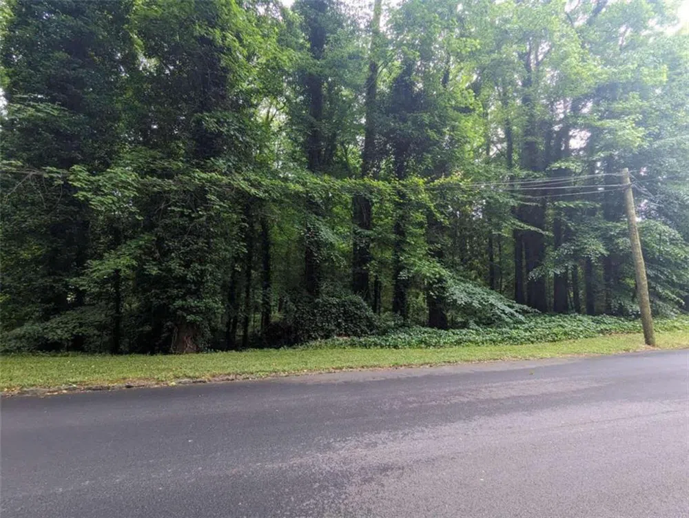 00 Dodson East Point, GA 30344