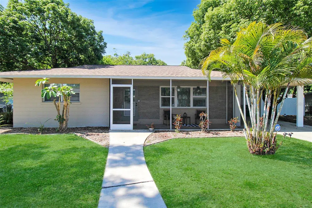 2403 19TH AVENUE W Bradenton, FL 34205