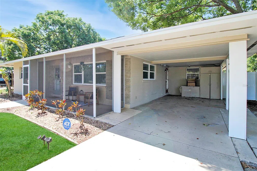 2403 19TH AVENUE W Bradenton, FL 34205