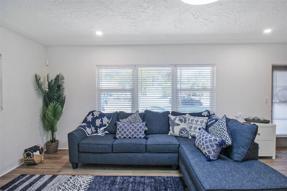 2403 19TH AVENUE W Bradenton, FL 34205