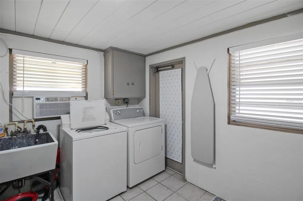2403 19TH AVENUE W Bradenton, FL 34205