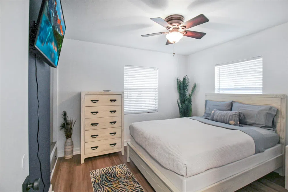 2403 19TH AVENUE W Bradenton, FL 34205