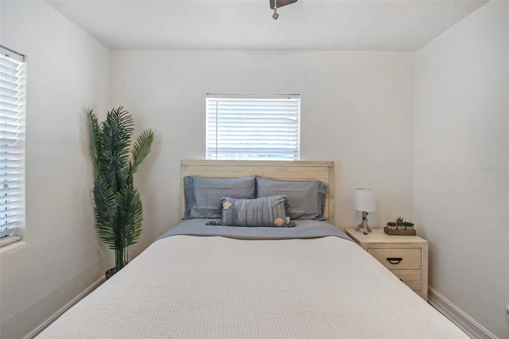 2403 19TH AVENUE W Bradenton, FL 34205