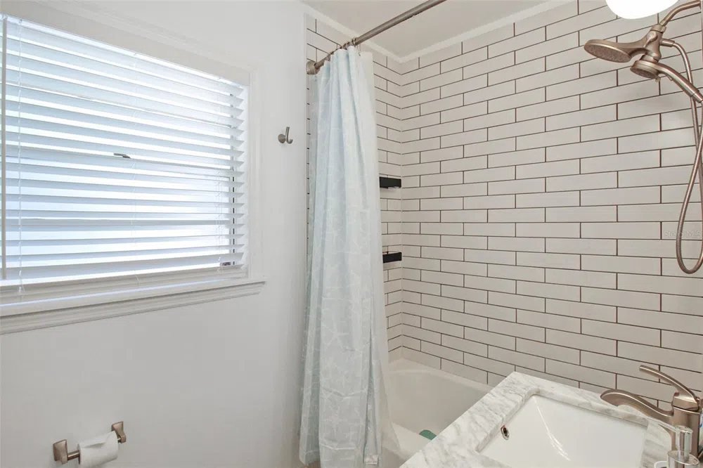 2403 19TH AVENUE W Bradenton, FL 34205