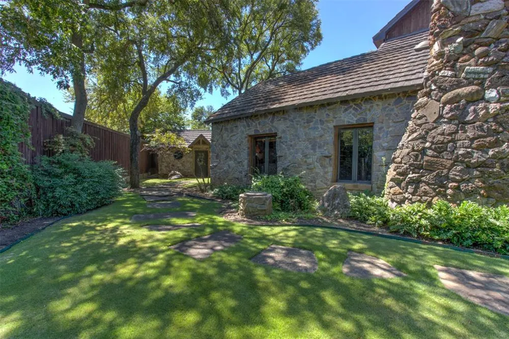 8935 Dickson Road Fort Worth, TX 76179