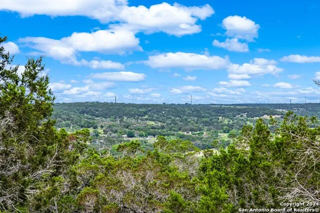 200 Countless Views Dr. Kerrville, TX 78028