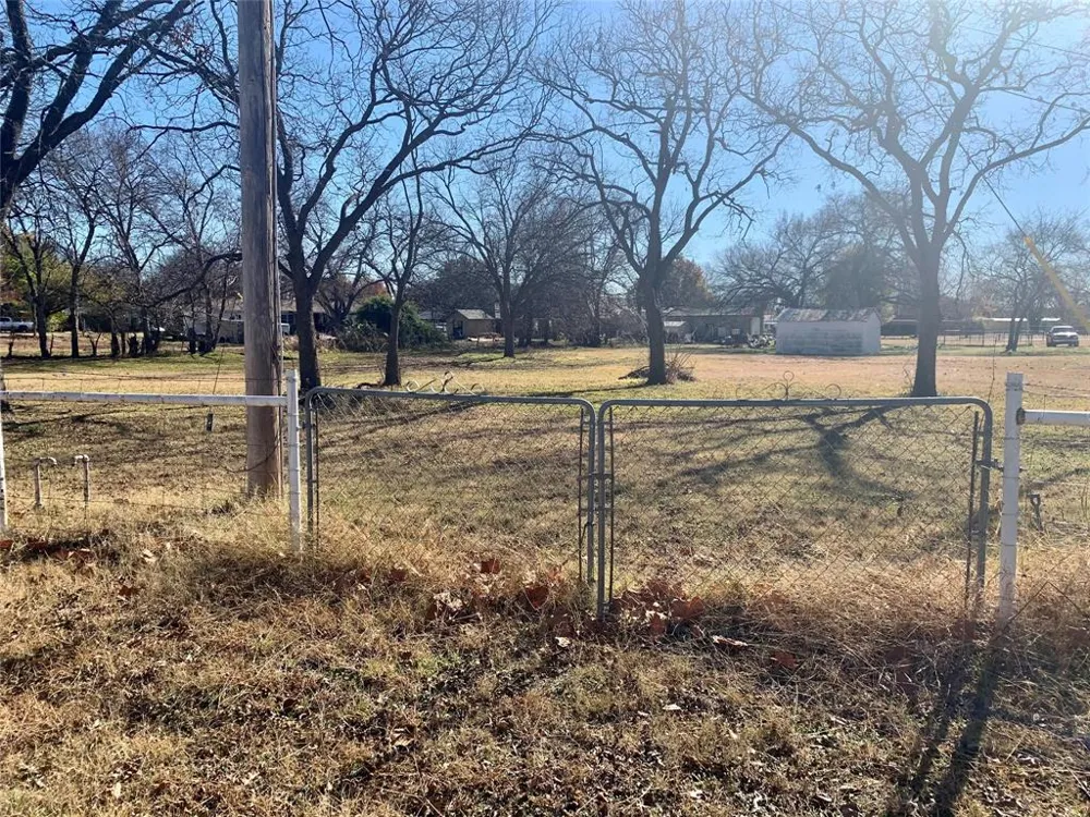 407 W Pecan Street Nocona, TX 76255