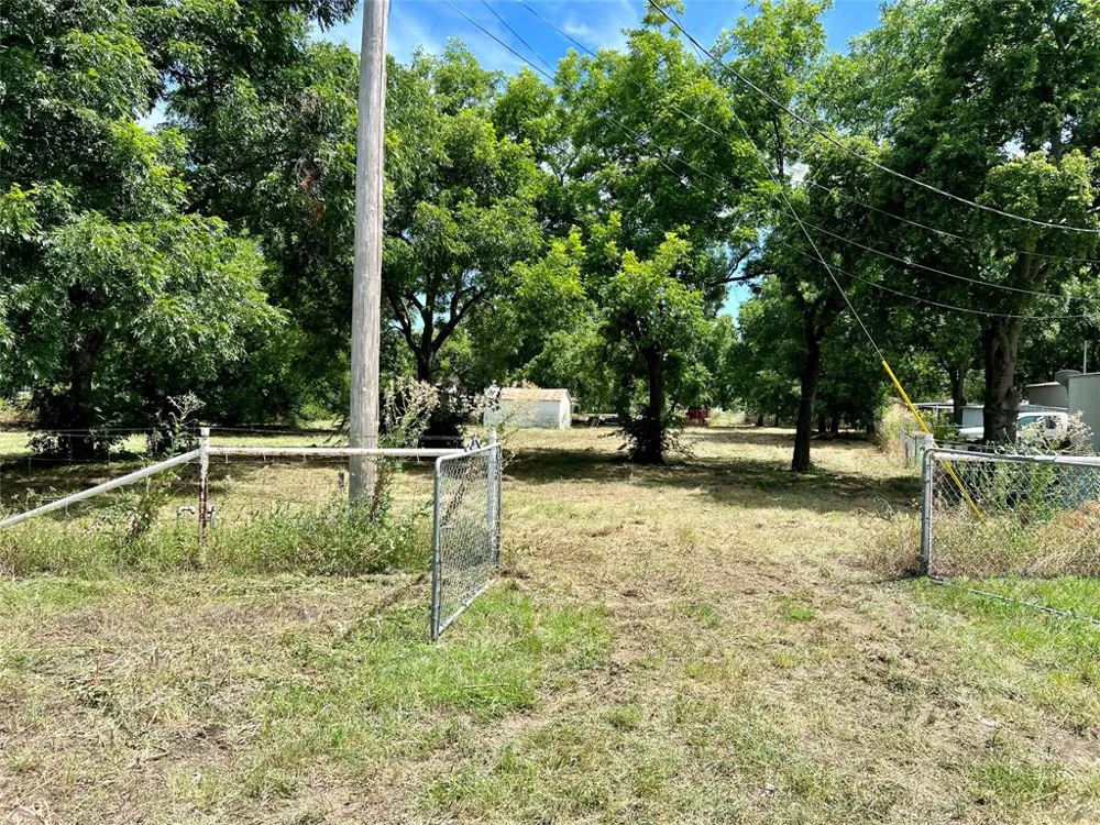 407 W Pecan Street Nocona, TX 76255