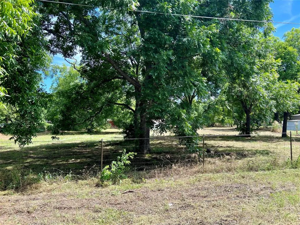 407 W Pecan Street Nocona, TX 76255