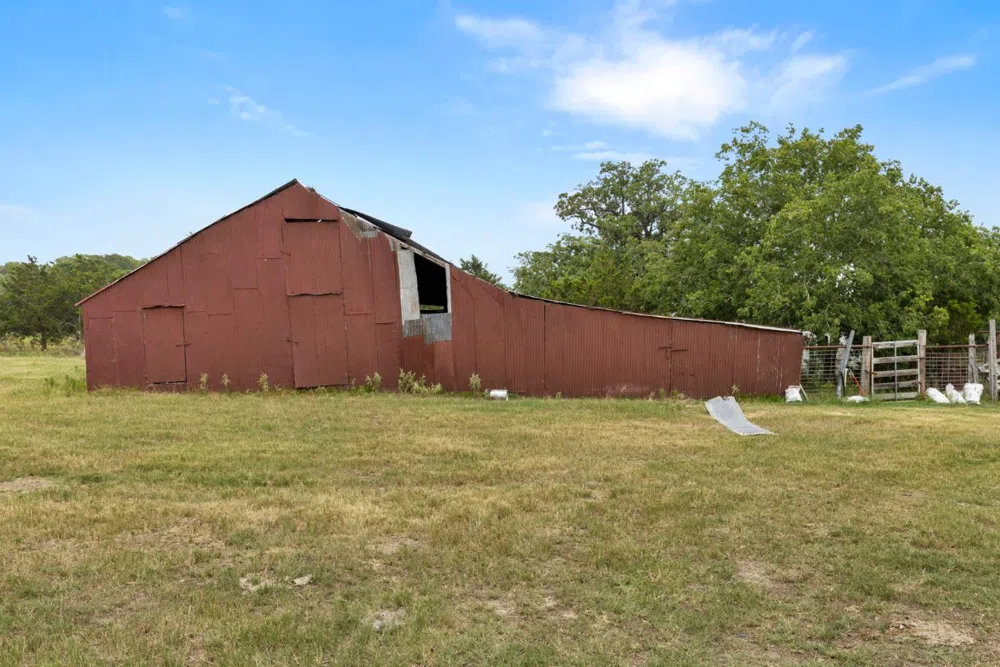145 Stolle Lane Flatonia, TX 78941