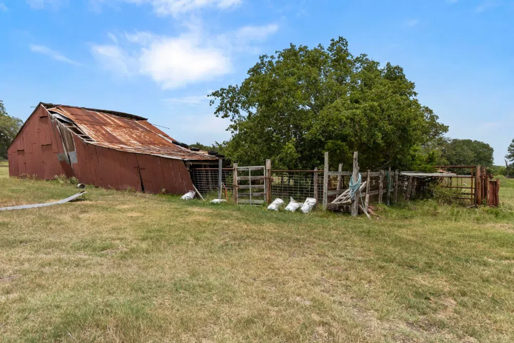 145 Stolle Lane Flatonia, TX 78941