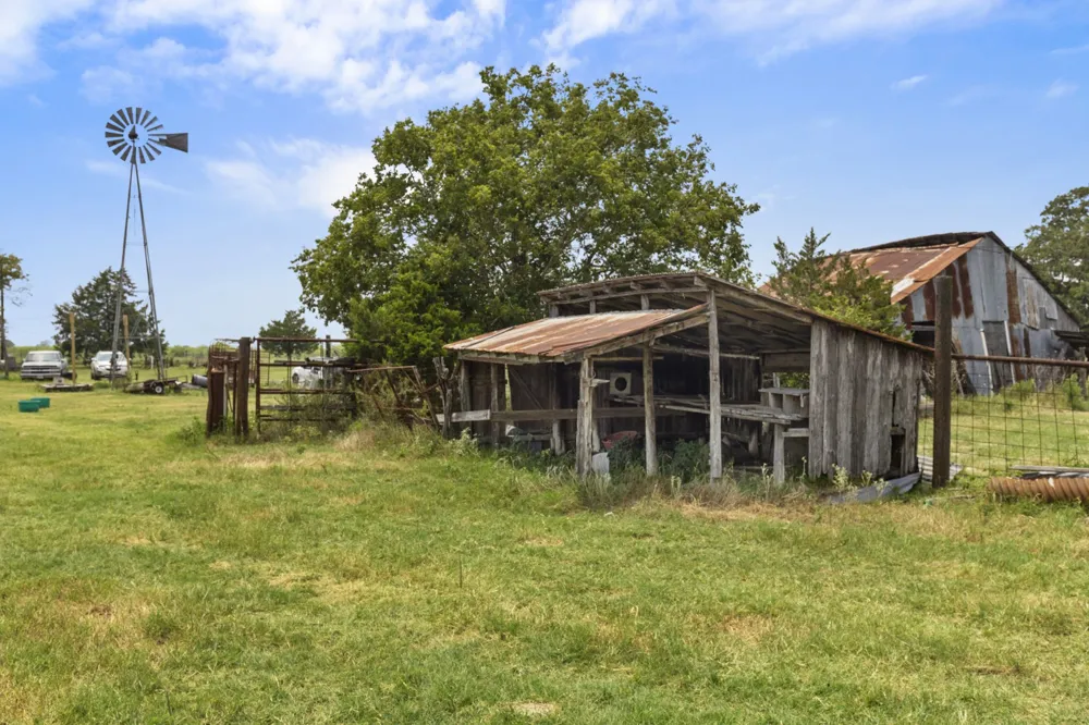 145 Stolle Lane Flatonia, TX 78941