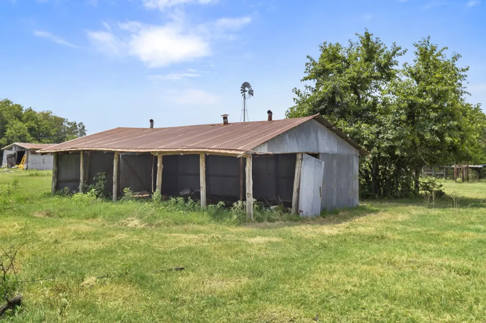 145 Stolle Lane Flatonia, TX 78941