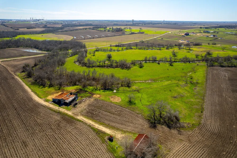 901 County Road 398 Taylor, TX 76574