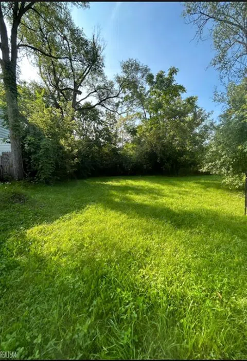 422 E Foss Avenue