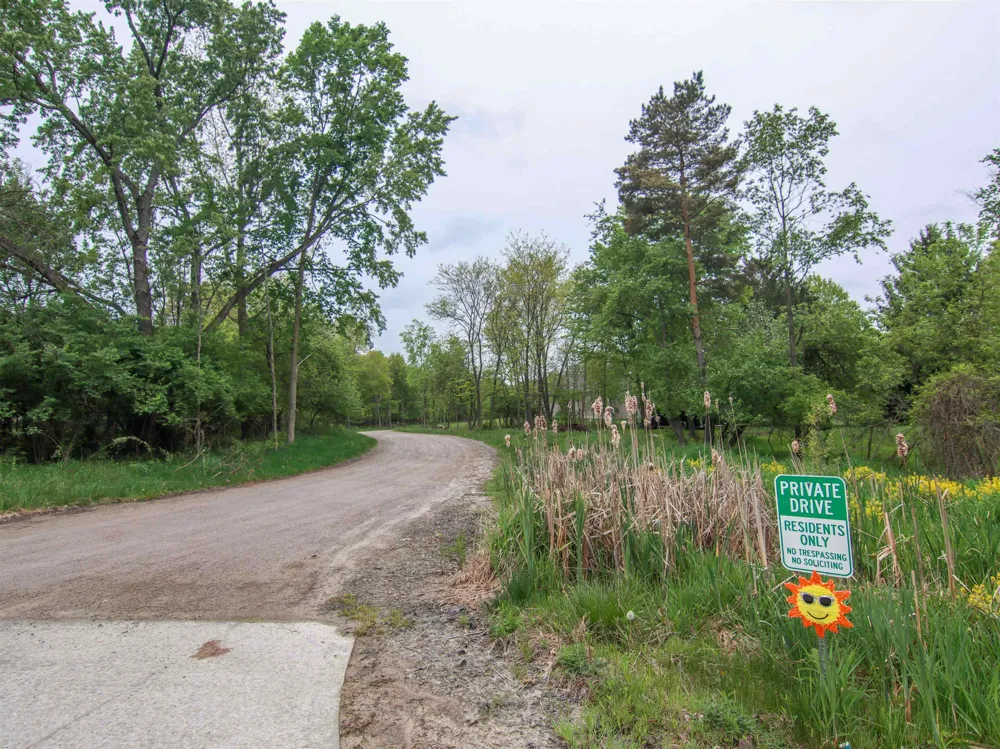 Ledgewood Ravine Trail Tyrone Township, MI 48430
