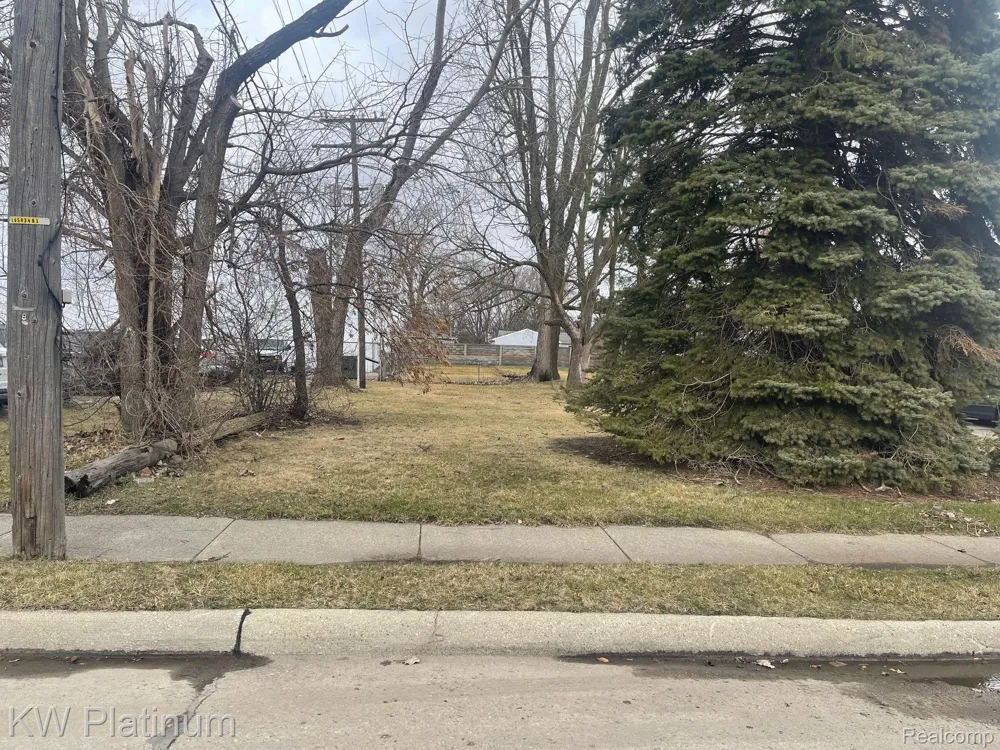 4225 KIEFER AVENUE Warren City, MI 48091