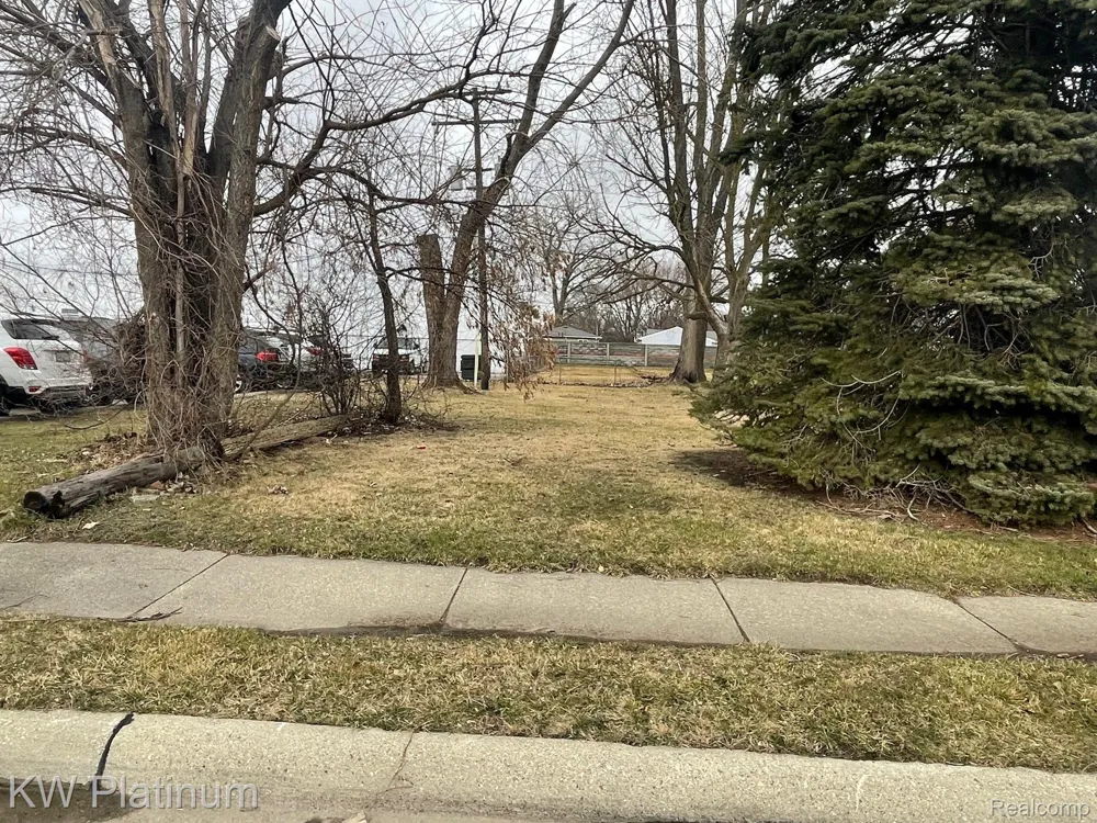 4225 KIEFER AVENUE Warren City, MI 48091