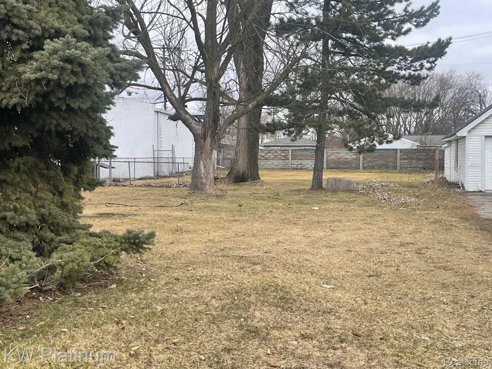 4225 KIEFER AVENUE Warren City, MI 48091