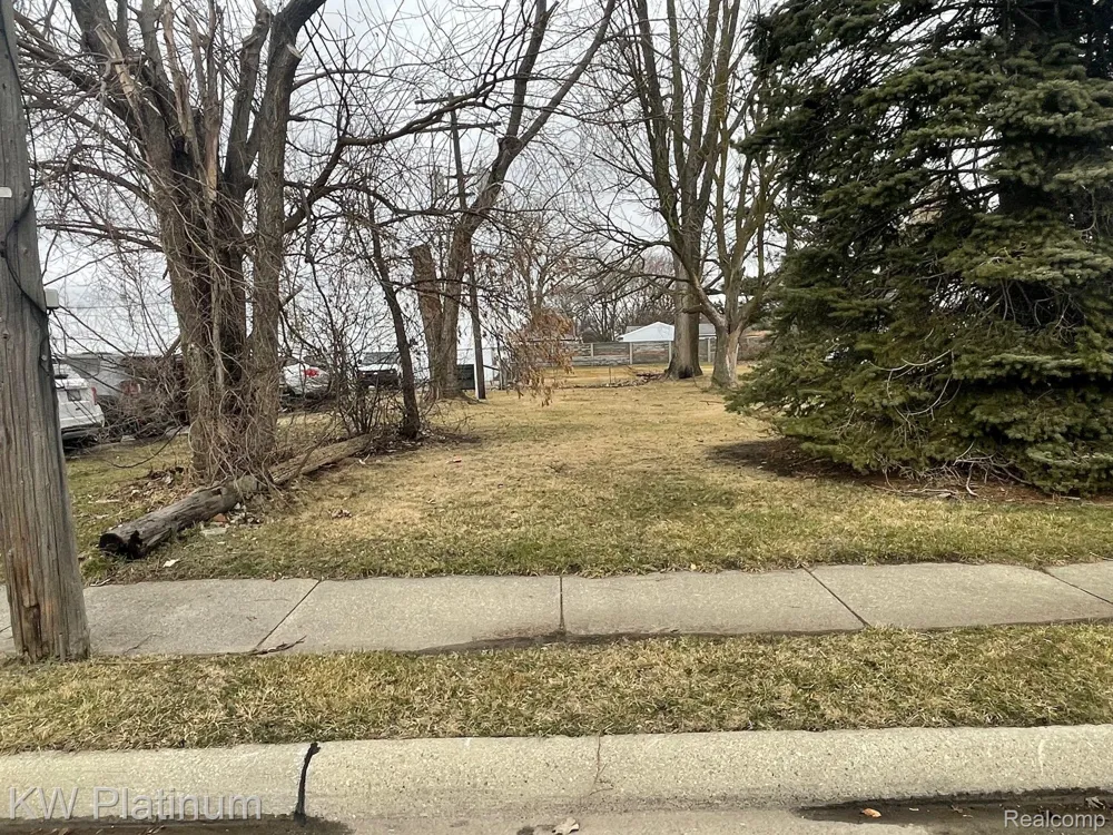 4225 KIEFER AVENUE Warren City, MI 48091
