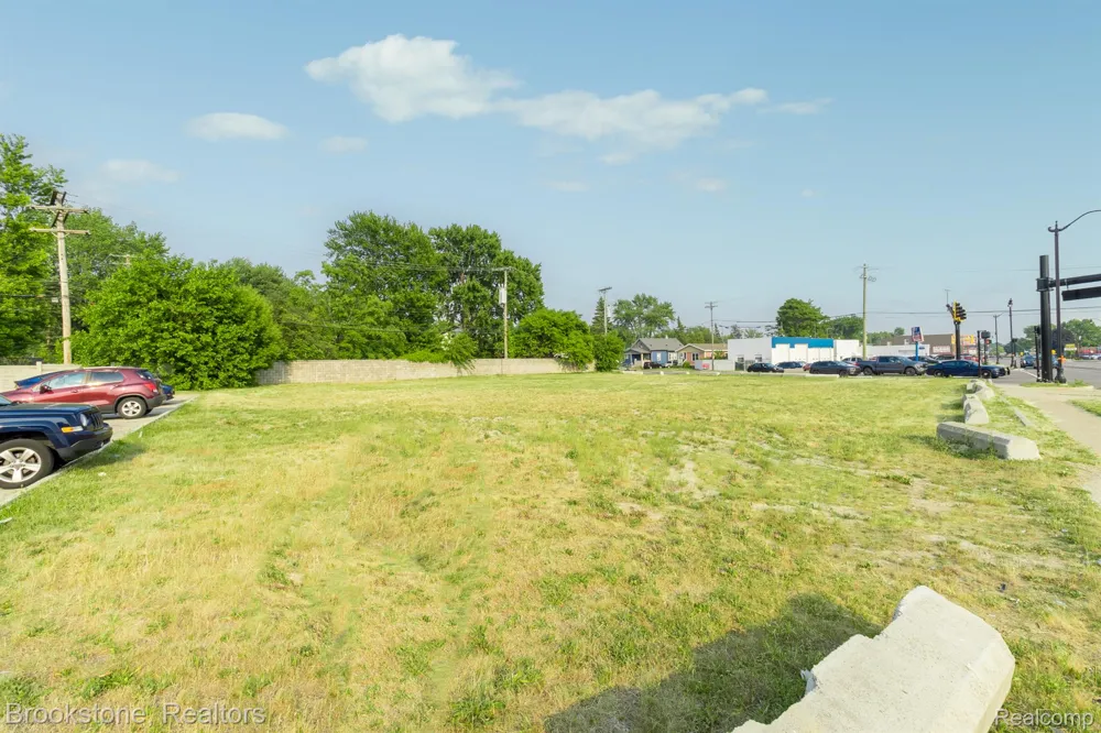 29030 UTICA ROAD Roseville City, MI 48066