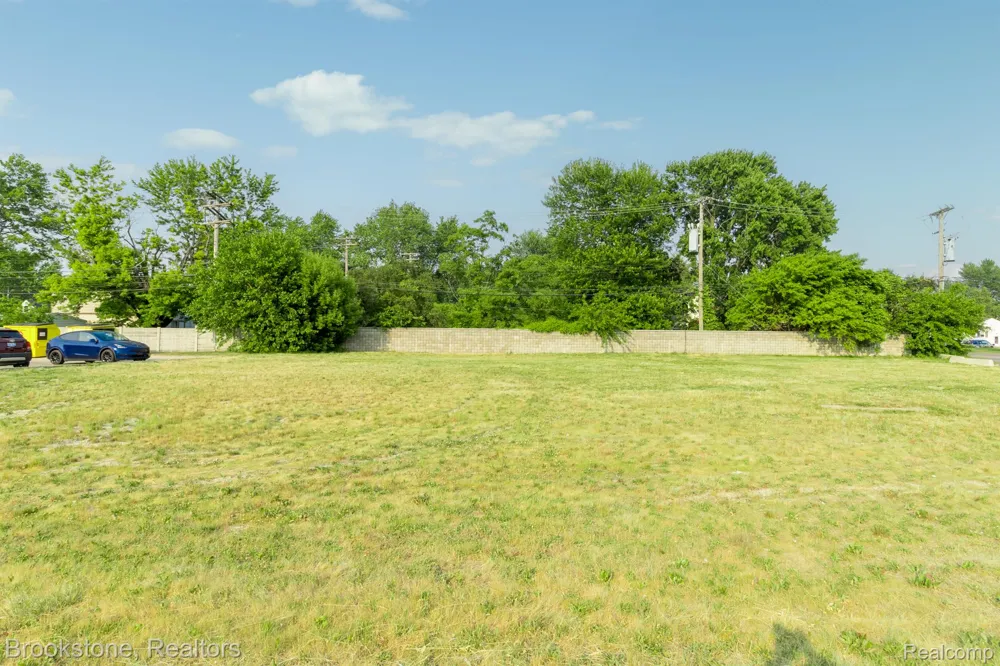 29030 UTICA ROAD Roseville City, MI 48066