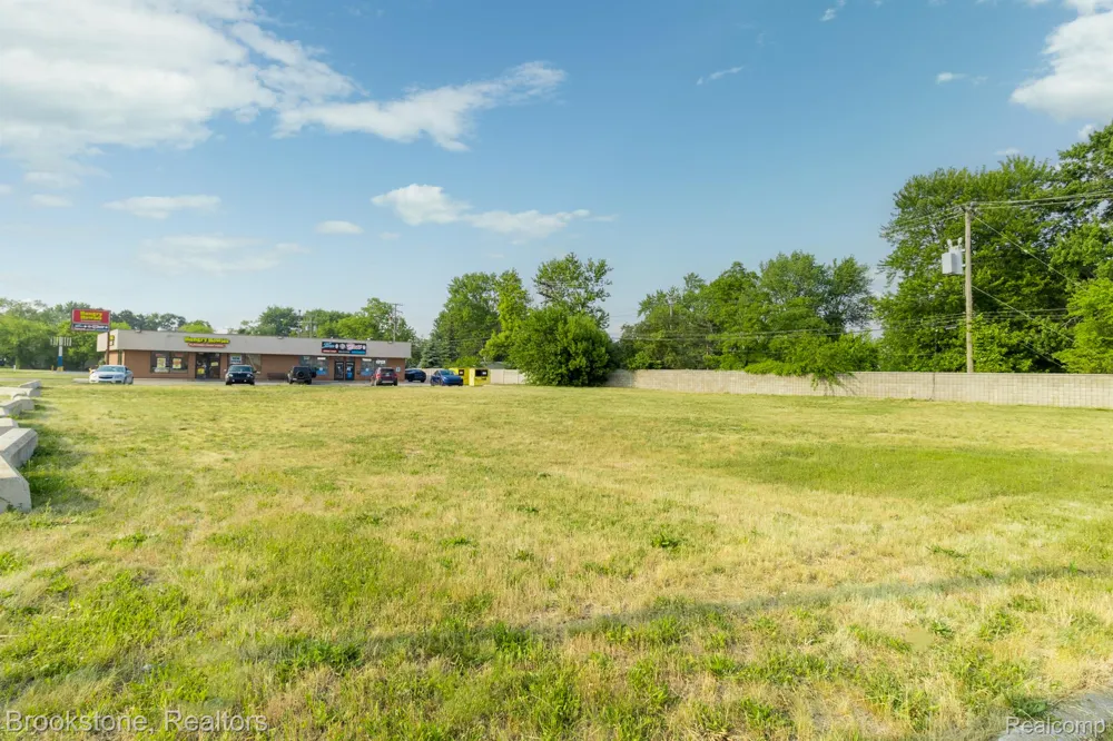 29030 UTICA ROAD Roseville City, MI 48066