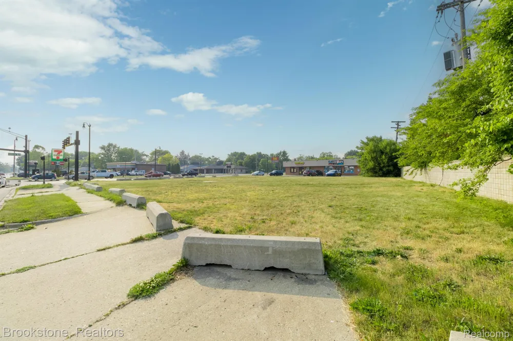 29030 UTICA ROAD Roseville City, MI 48066