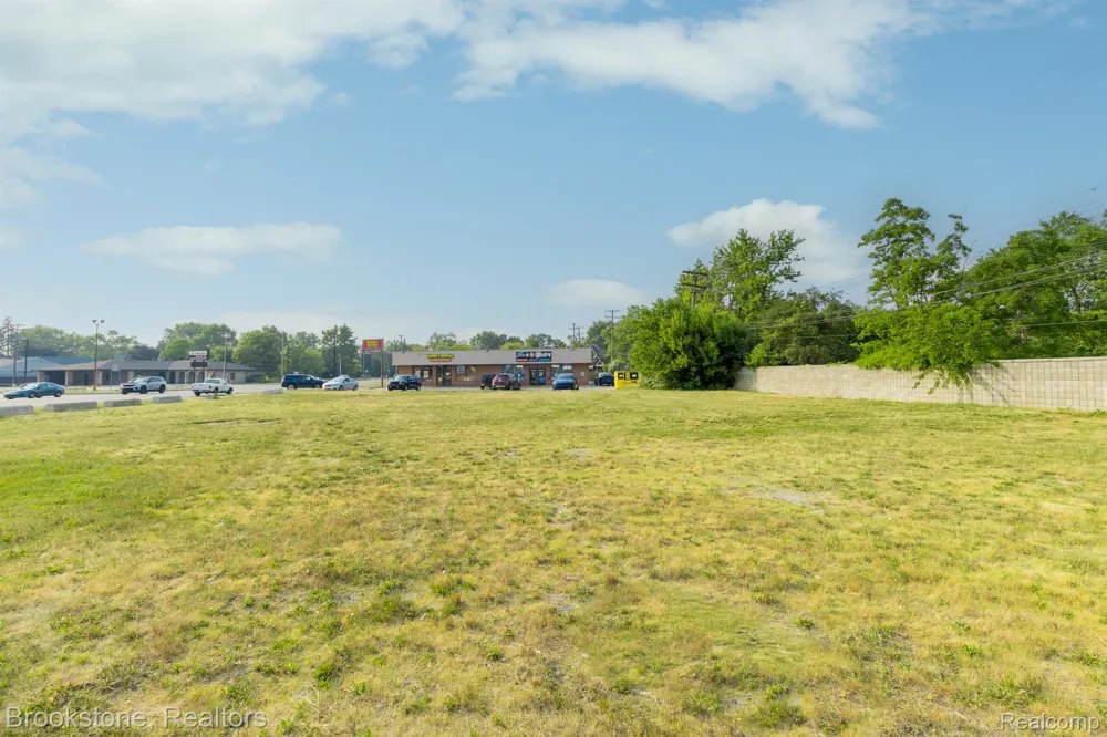 29030 UTICA ROAD Roseville City, MI 48066