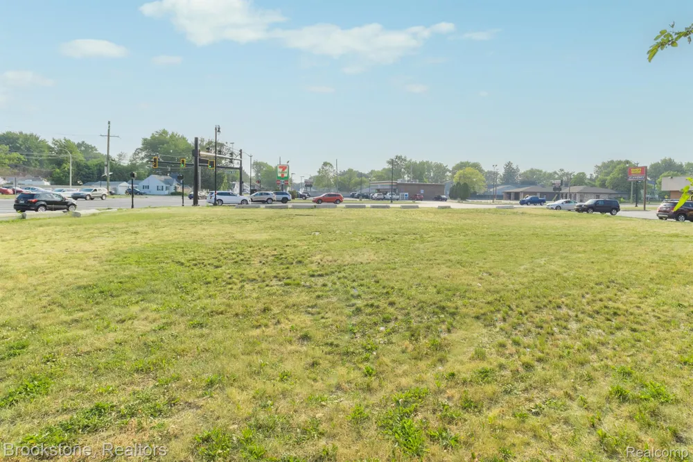 29030 UTICA ROAD Roseville City, MI 48066