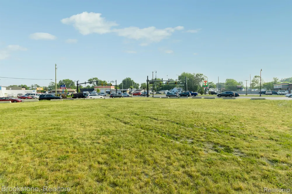 29030 UTICA ROAD Roseville City, MI 48066