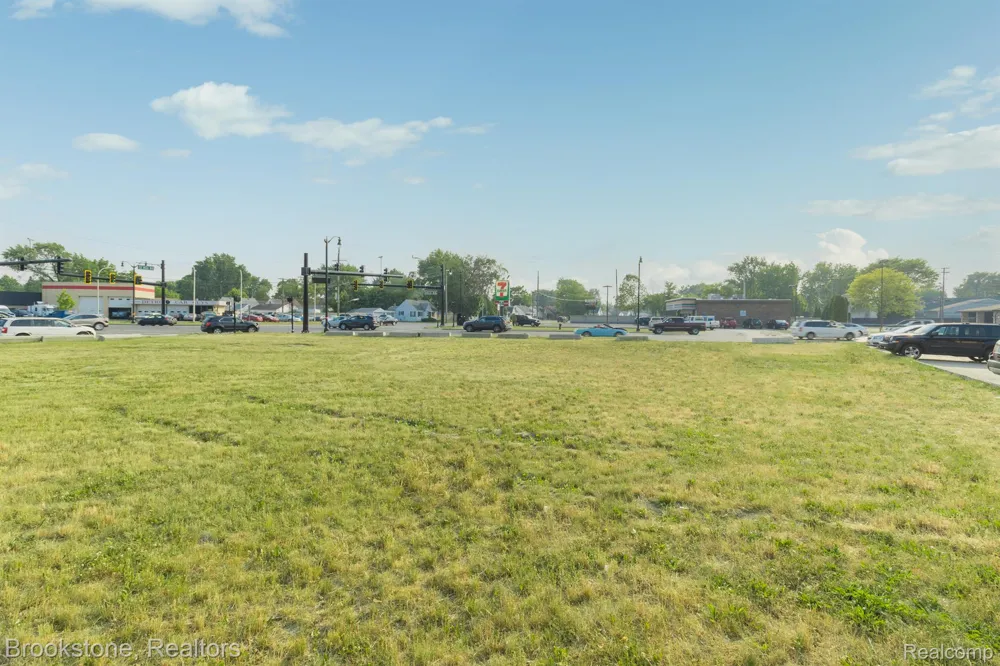 29030 UTICA ROAD Roseville City, MI 48066