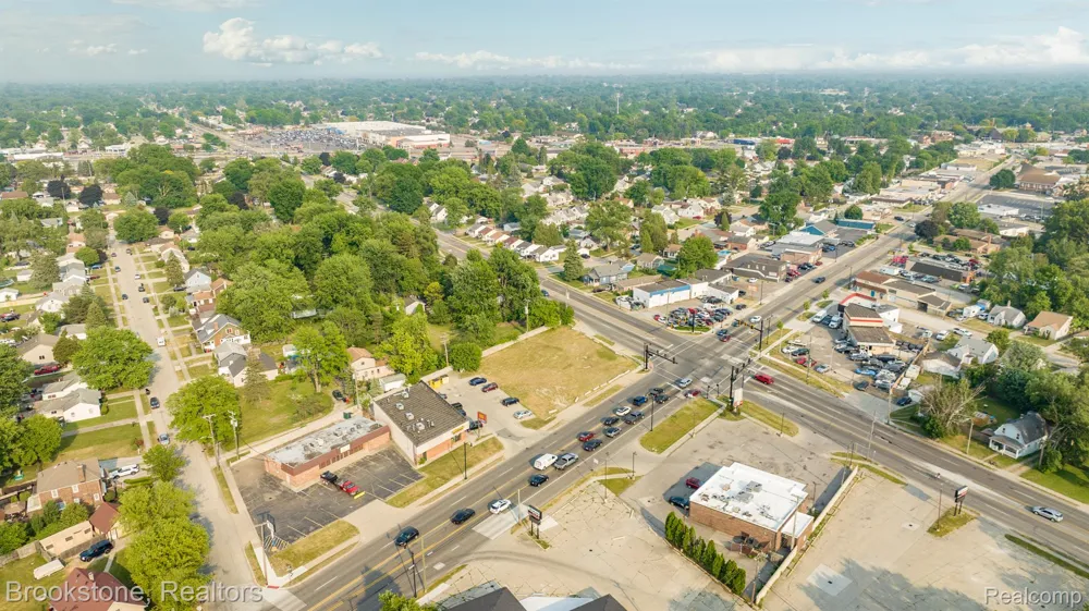 29030 UTICA ROAD Roseville City, MI 48066