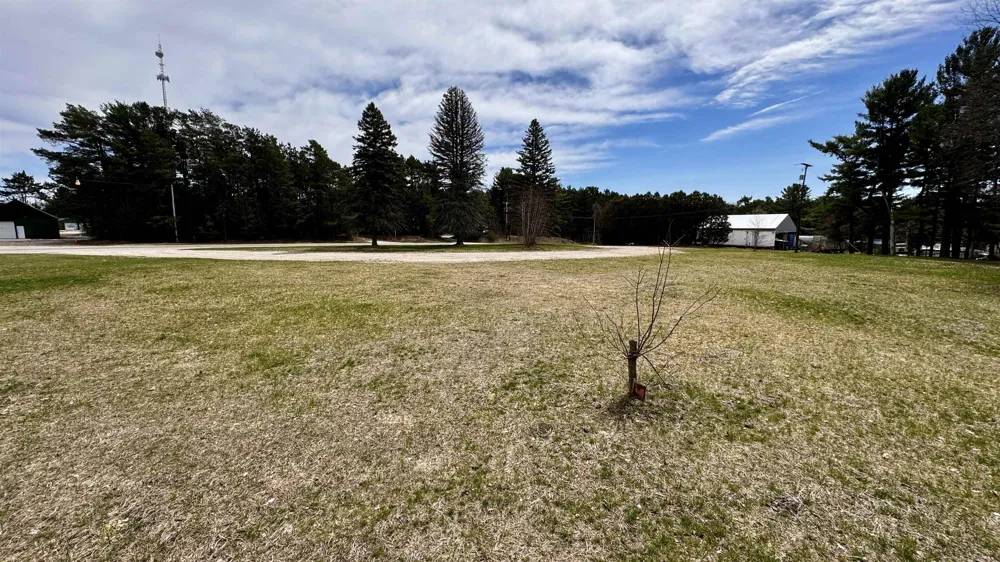 8072 S Mackinaw Trail Clam Lake Township, MI 49601