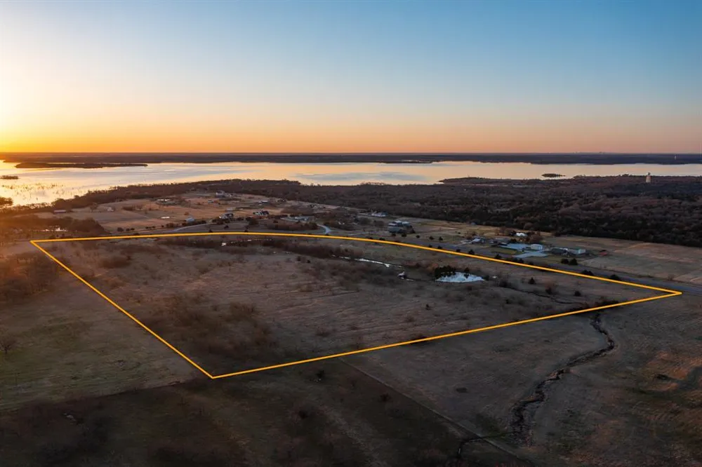 E Lone Oak Rd Valley View, TX 76272
