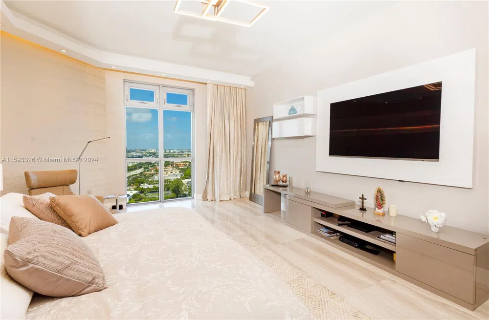 17301 Biscayne Blvd #L-PH-10 North Miami Beach, FL 33160