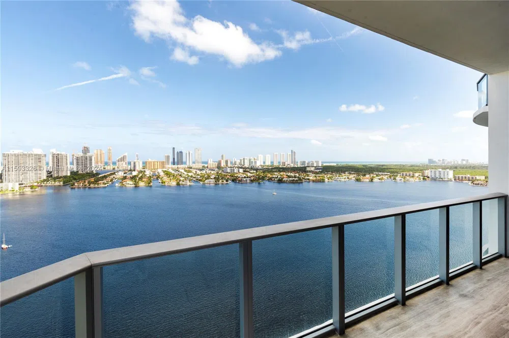 17301 Biscayne Blvd #L-PH-10 North Miami Beach, FL 33160