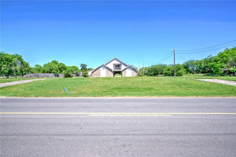 5490 County Road 73 Robstown, TX 78380