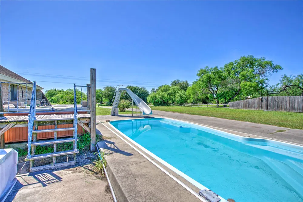 5490 County Road 73 Robstown, TX 78380