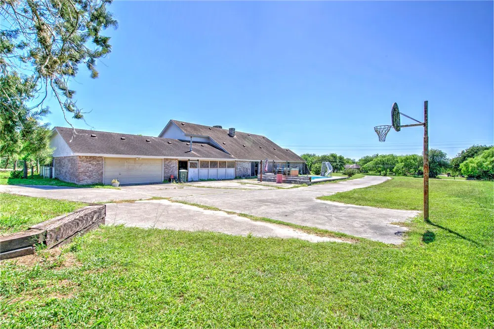 5490 County Road 73 Robstown, TX 78380