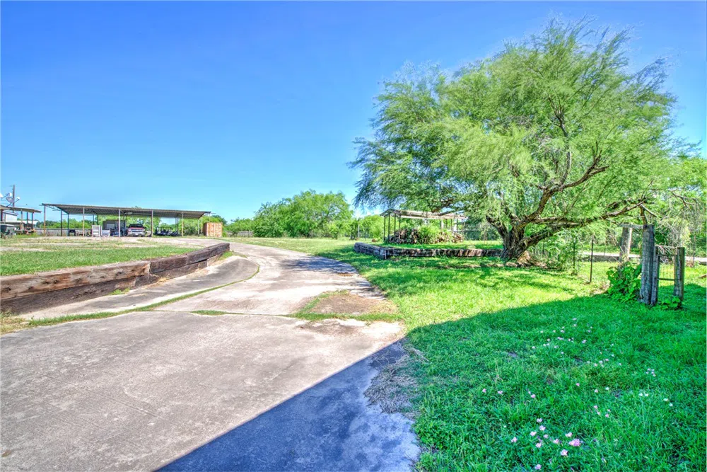 5490 County Road 73 Robstown, TX 78380