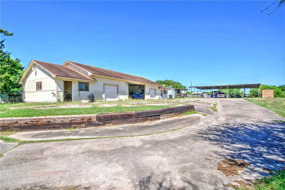 5490 County Road 73 Robstown, TX 78380